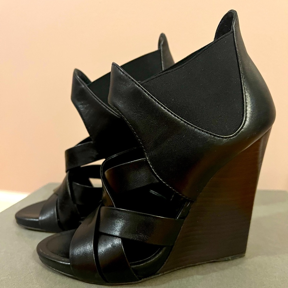 Beautiful Giuseppe Zanotti wedged sandals. Black leather, great condition
